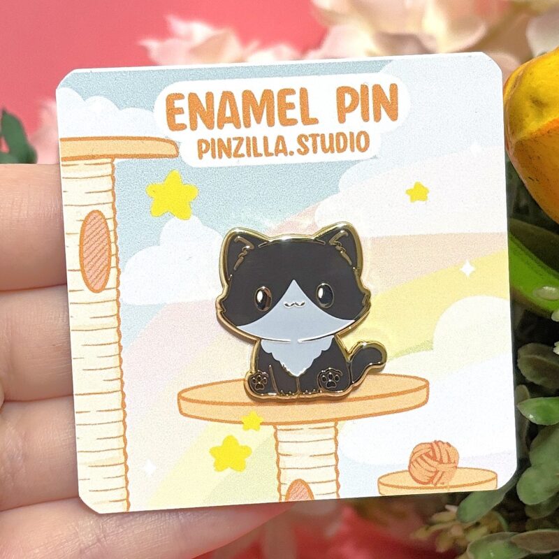 Tuxedo Cat Pin With White Face